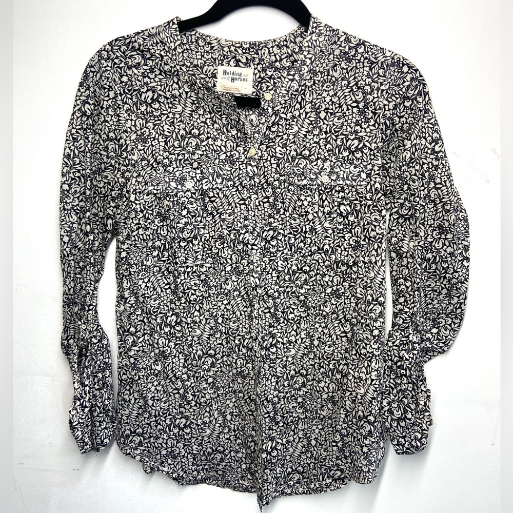 Anthropologie Holding Horses bird floral
black top